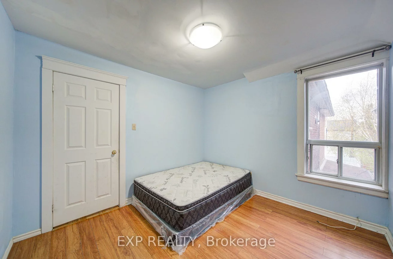 170, Wallace, Dovercourt-Wallace Emerson-Junction, Toronto