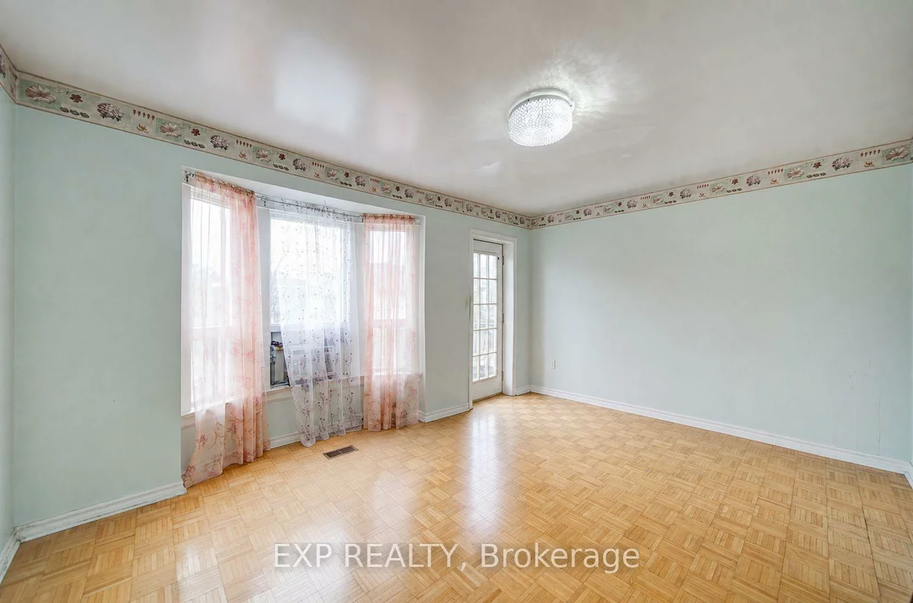 170, Wallace, Dovercourt-Wallace Emerson-Junction, Toronto