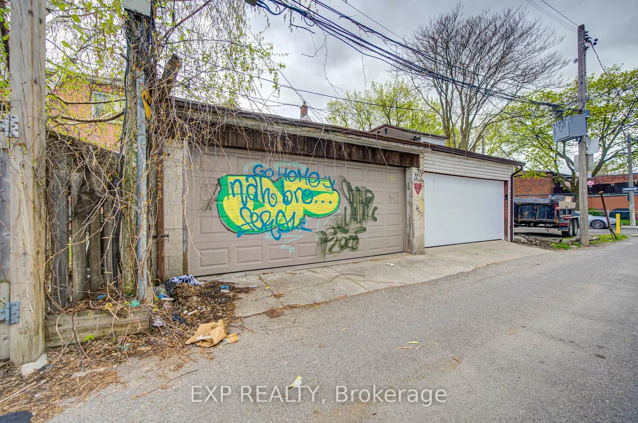 170, Wallace, Dovercourt-Wallace Emerson-Junction, Toronto