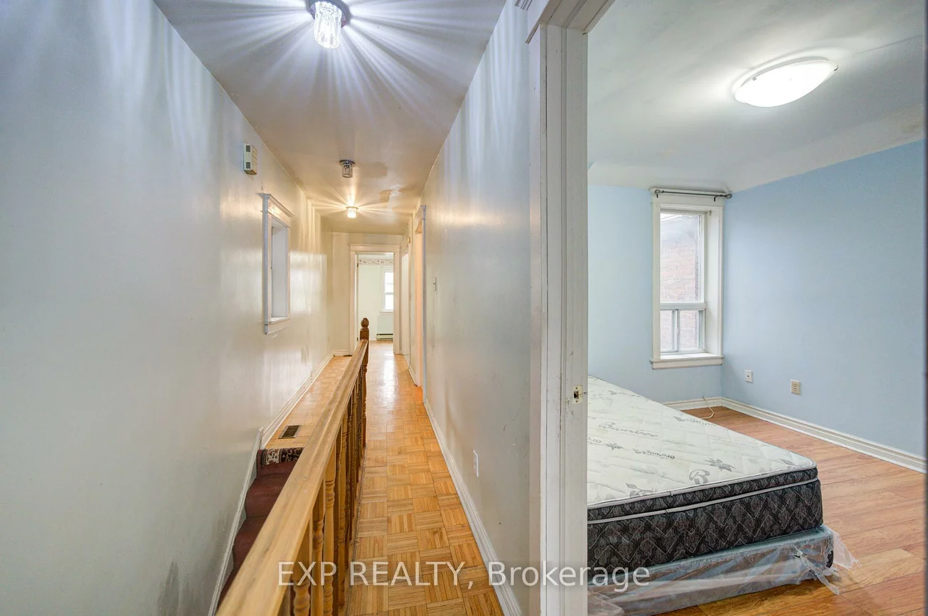 170, Wallace, Dovercourt-Wallace Emerson-Junction, Toronto