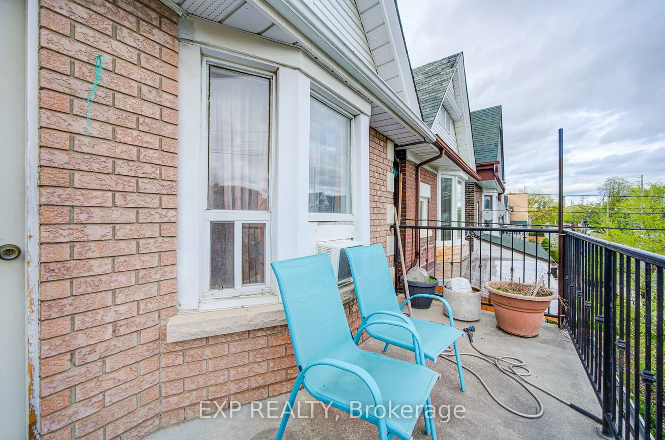 170, Wallace, Dovercourt-Wallace Emerson-Junction, Toronto