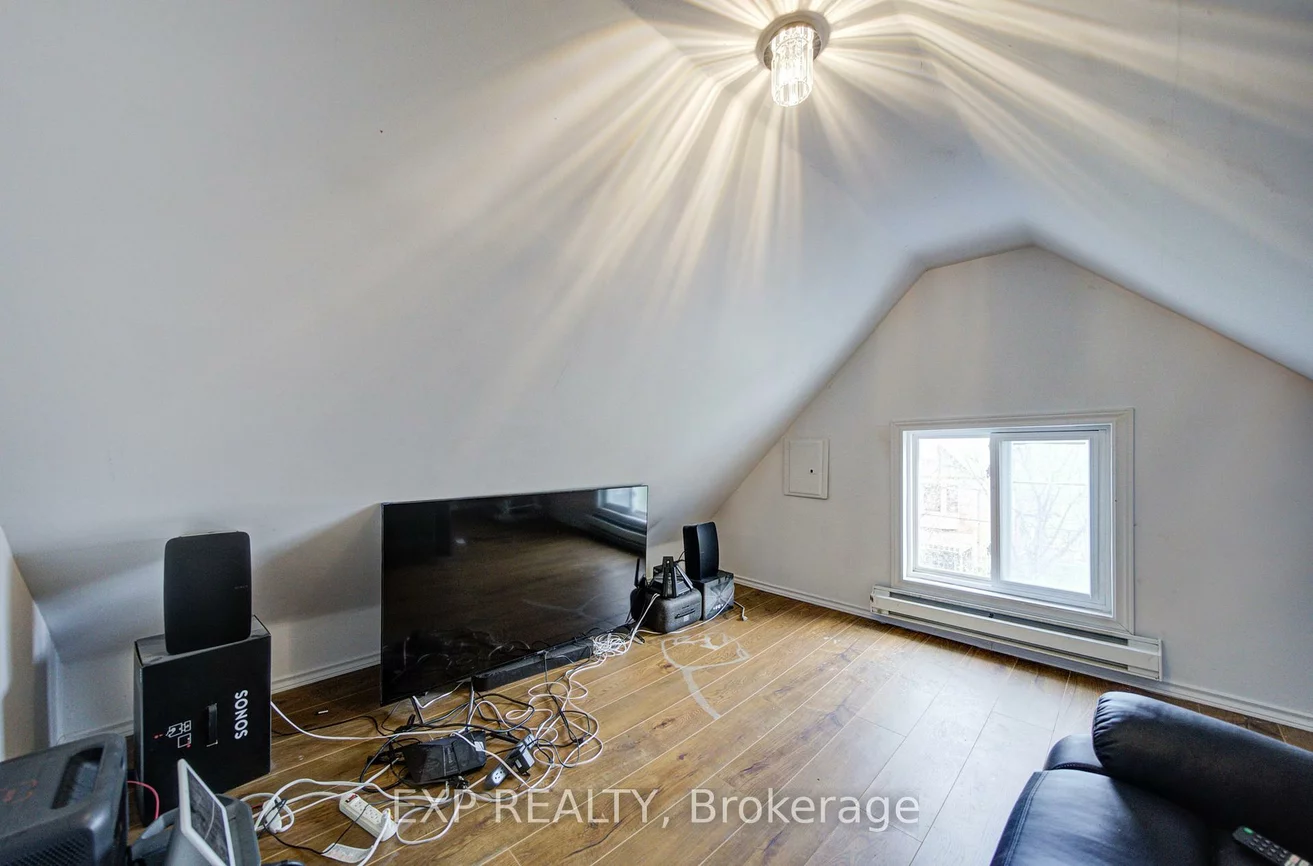 170, Wallace, Dovercourt-Wallace Emerson-Junction, Toronto