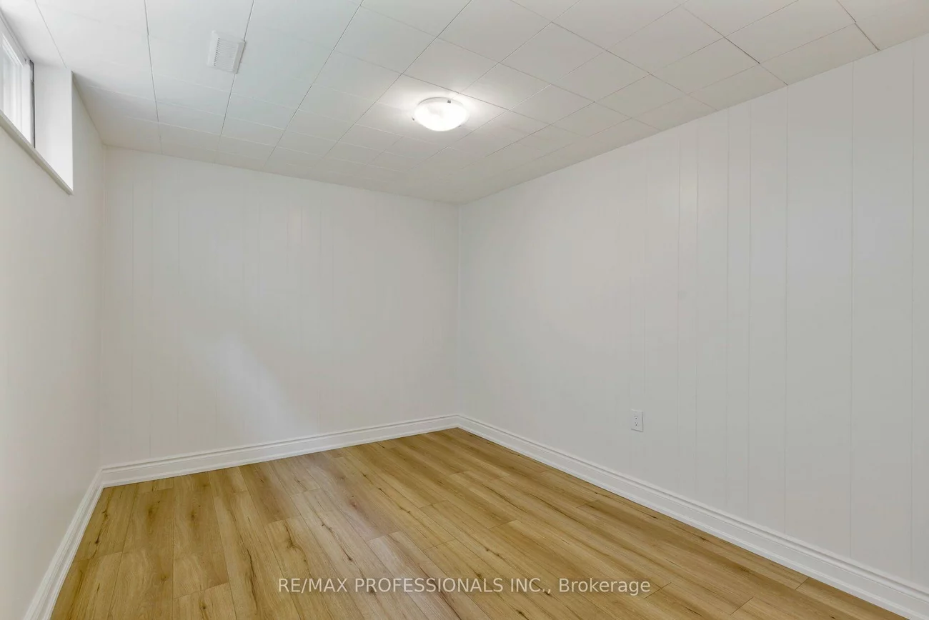 36, Thicket, Markland Wood, Toronto