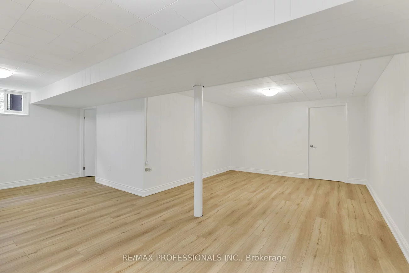 36, Thicket, Markland Wood, Toronto