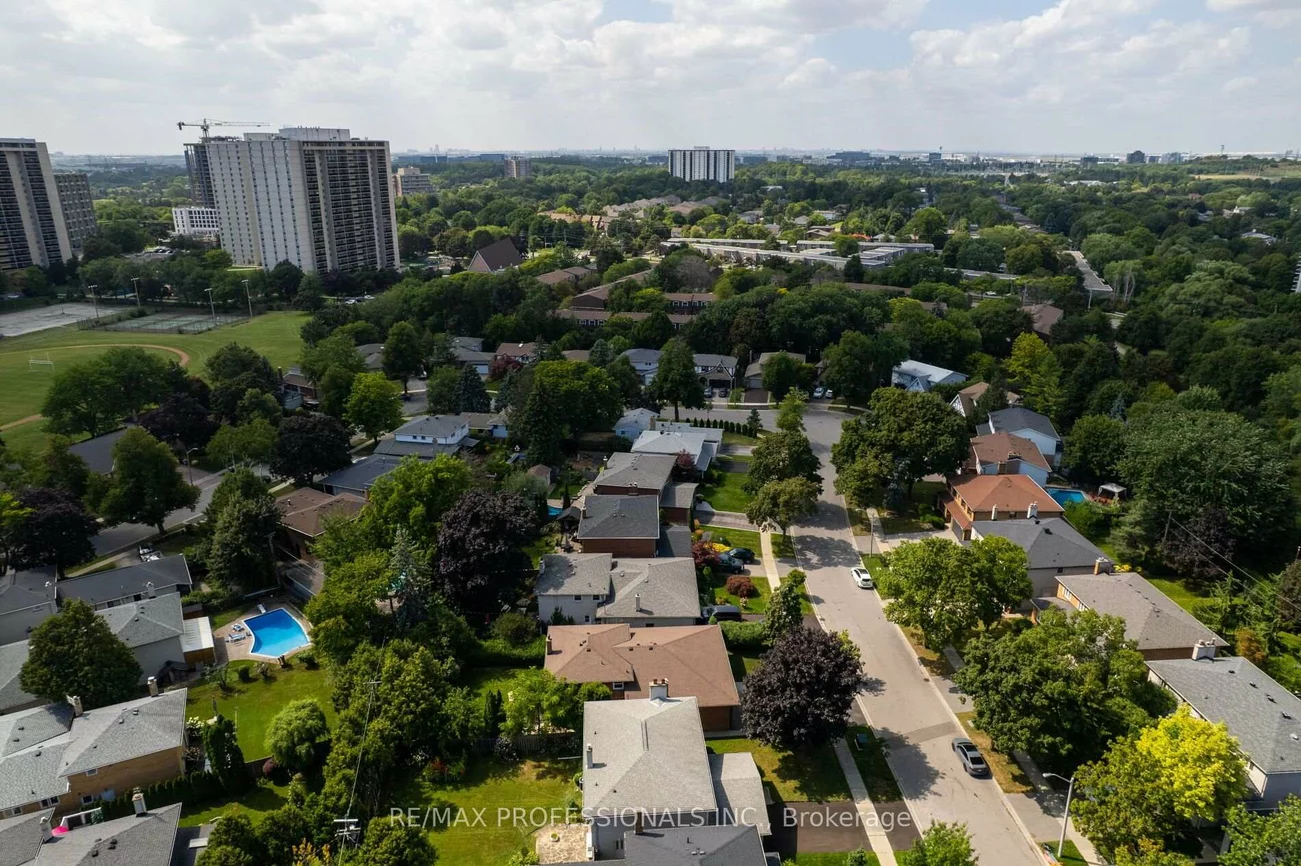 36, Thicket, Markland Wood, Toronto