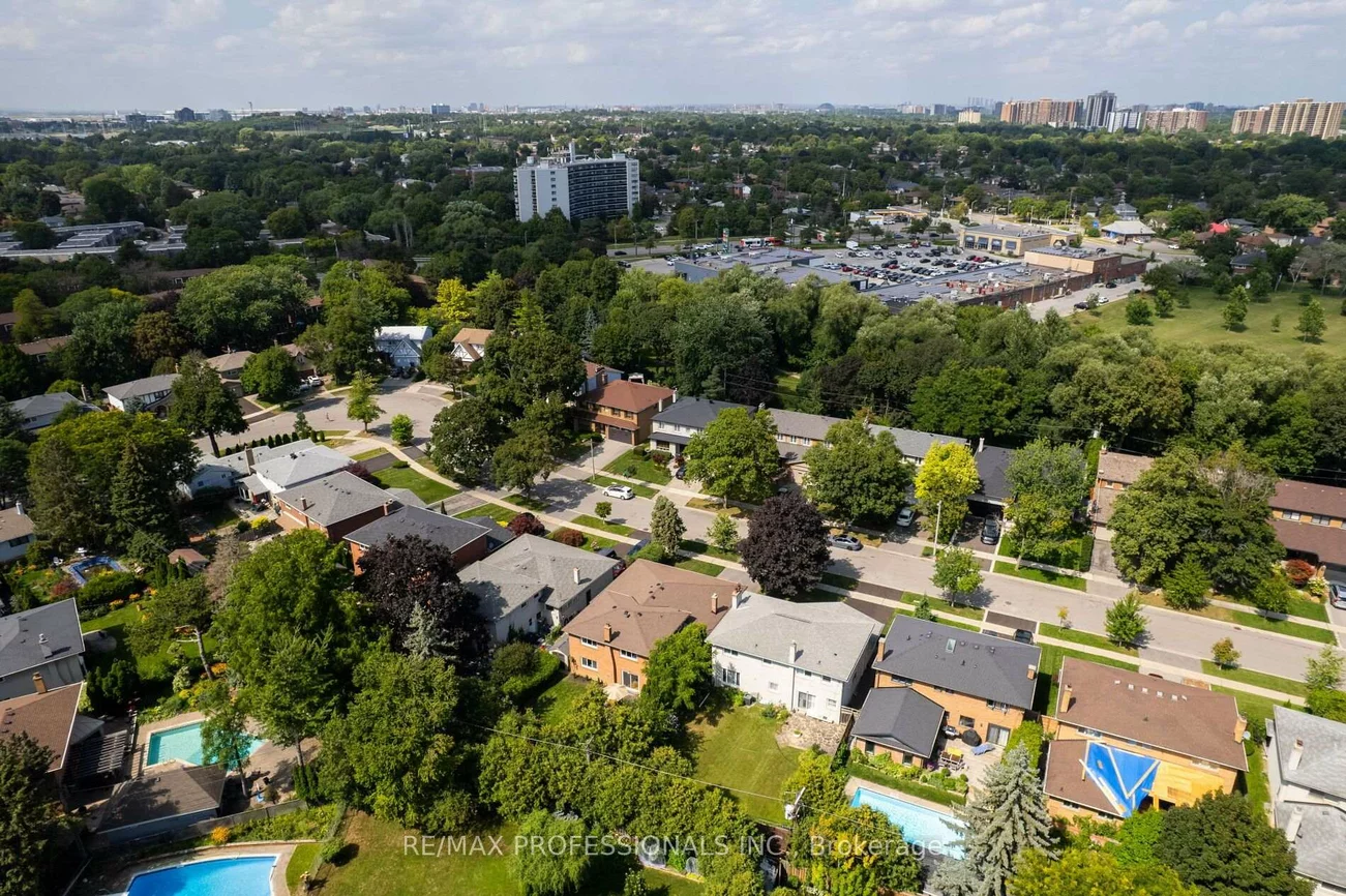 36, Thicket, Markland Wood, Toronto