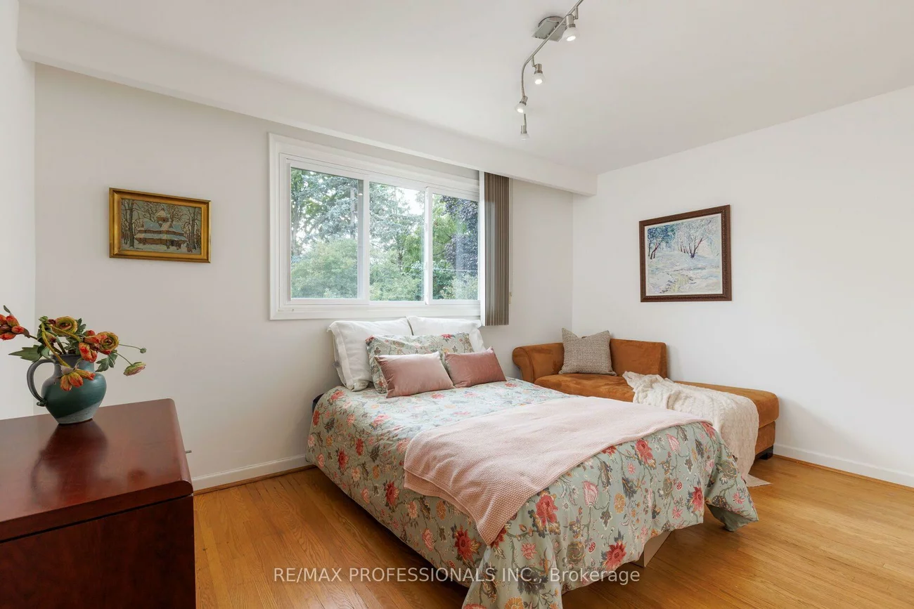 36, Thicket, Markland Wood, Toronto