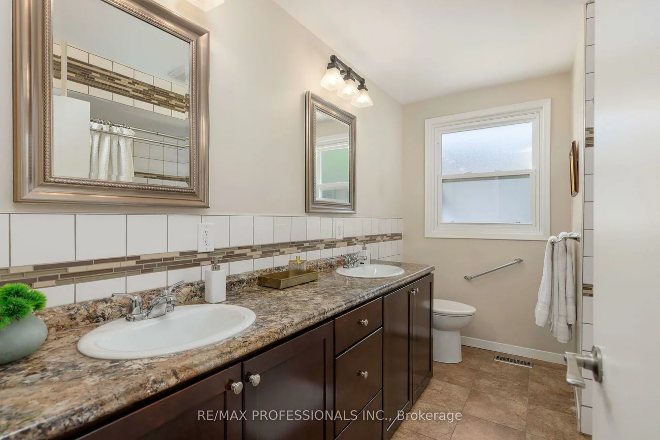 36, Thicket, Markland Wood, Toronto