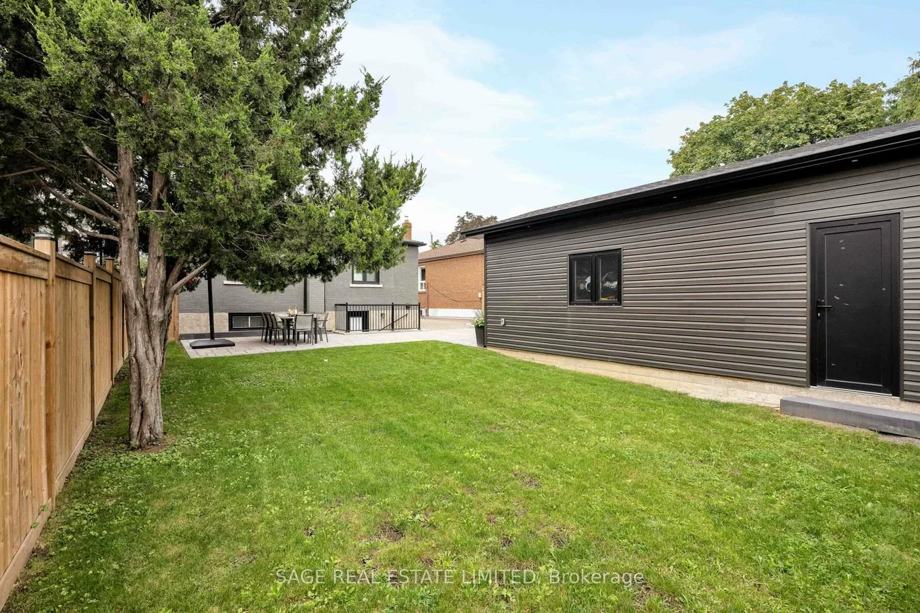 131, Silverhill, Islington-City Centre West, Toronto