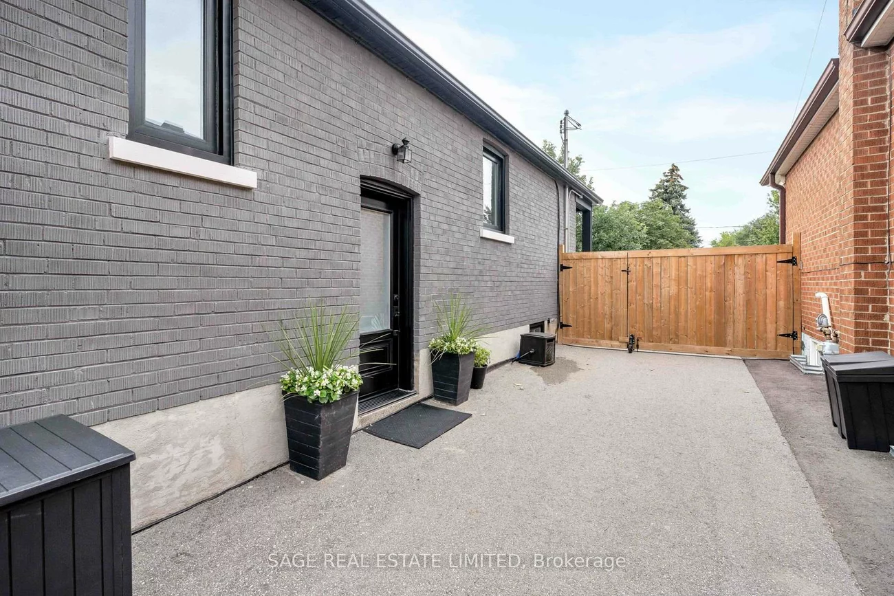 131, Silverhill, Islington-City Centre West, Toronto