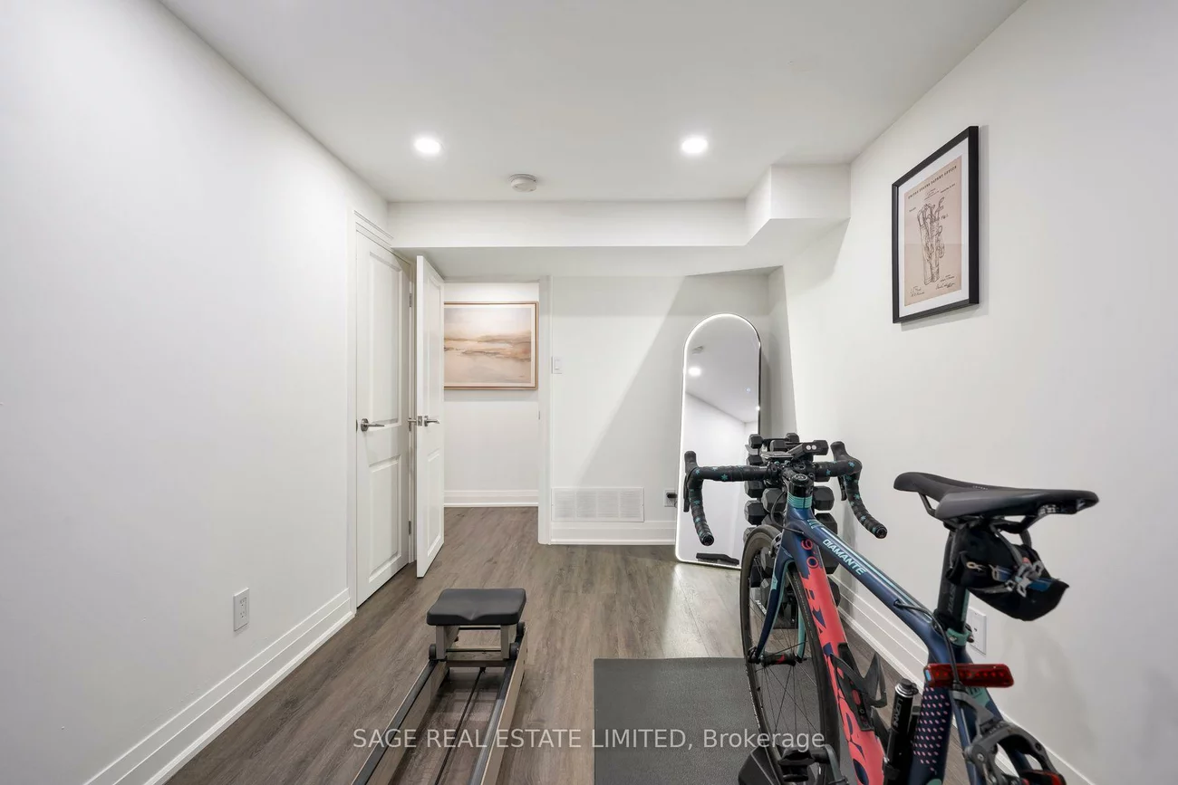 131, Silverhill, Islington-City Centre West, Toronto