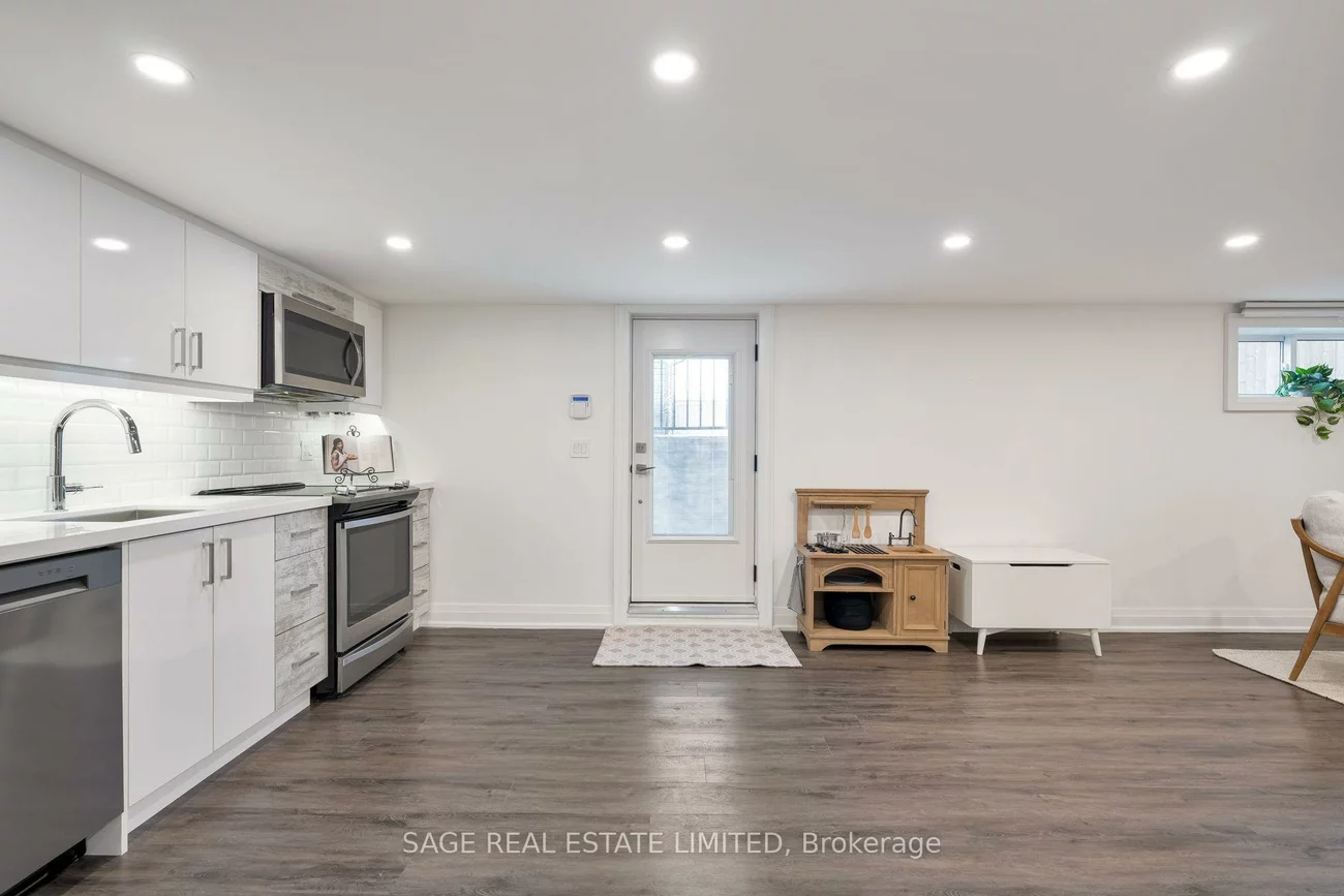 131, Silverhill, Islington-City Centre West, Toronto