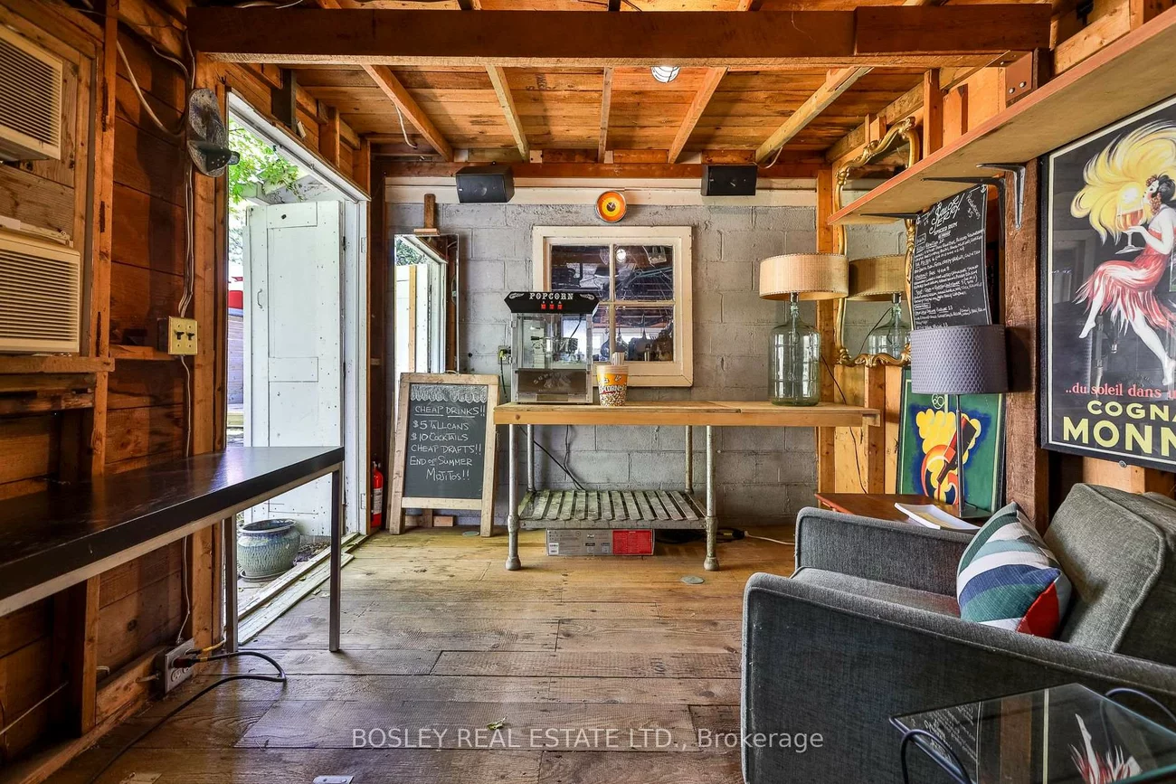 16, Delroy, Stonegate-Queensway, Toronto