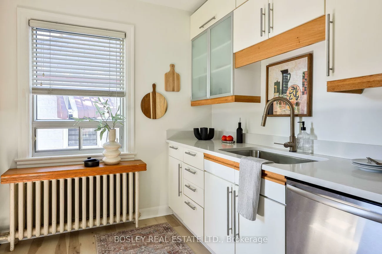 16, Delroy, Stonegate-Queensway, Toronto