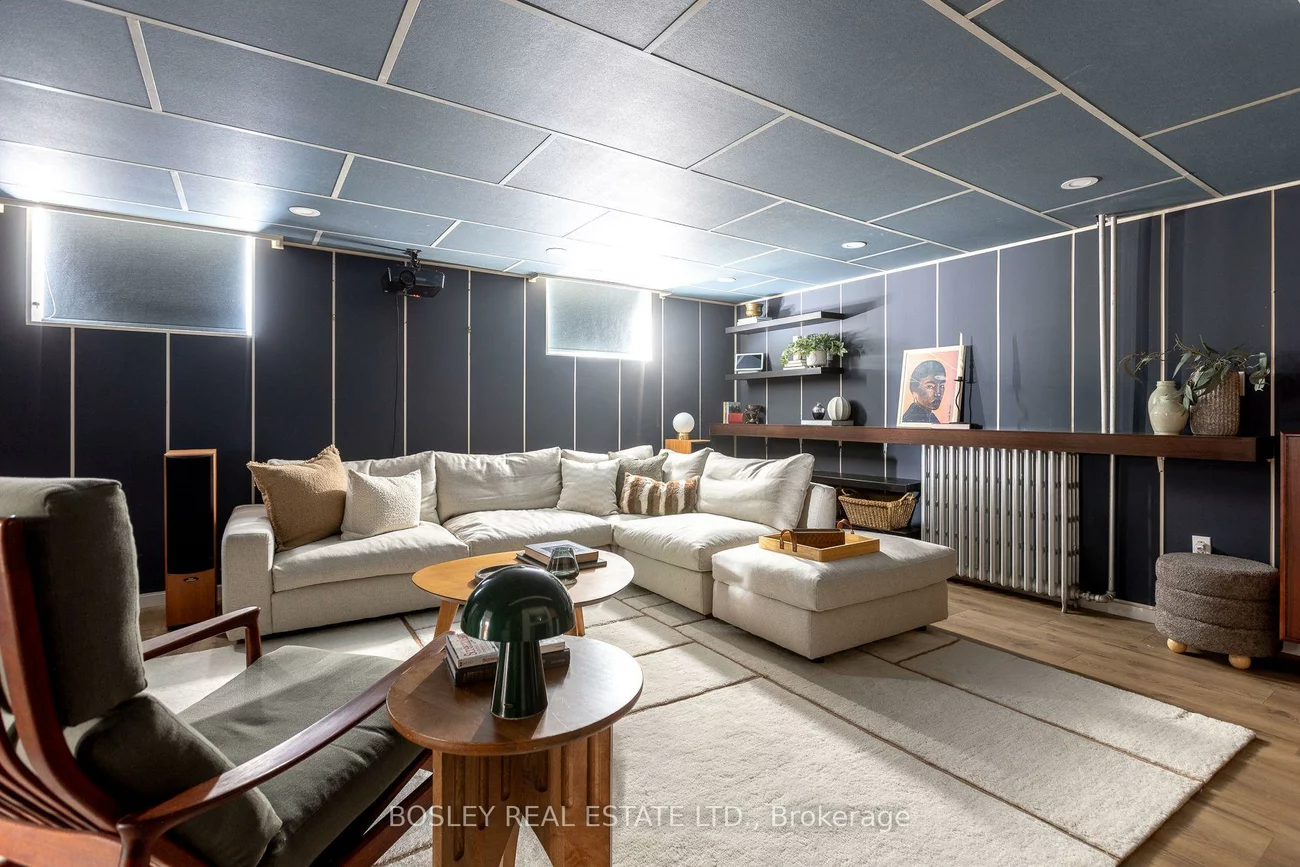 16, Delroy, Stonegate-Queensway, Toronto