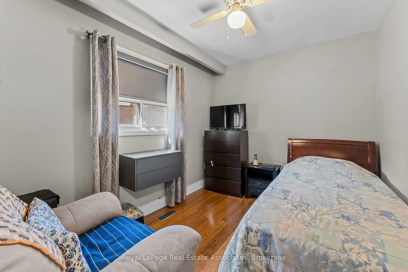 20, Honeywood, Glenfield-Jane Heights, Toronto