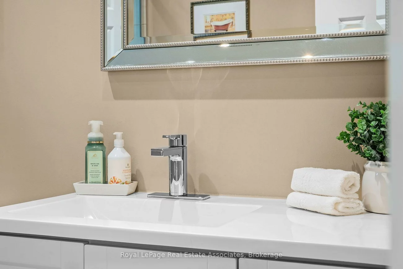 20, Honeywood, Glenfield-Jane Heights, Toronto
