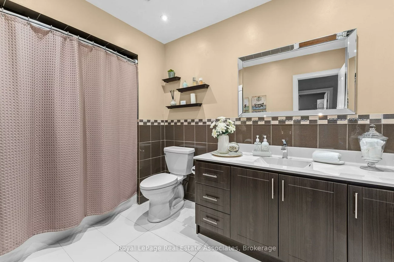 20, Honeywood, Glenfield-Jane Heights, Toronto