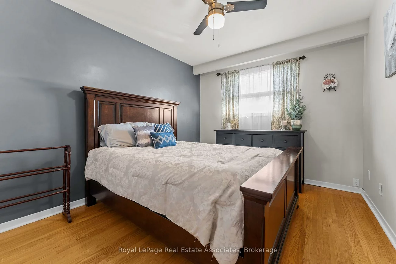 20, Honeywood, Glenfield-Jane Heights, Toronto