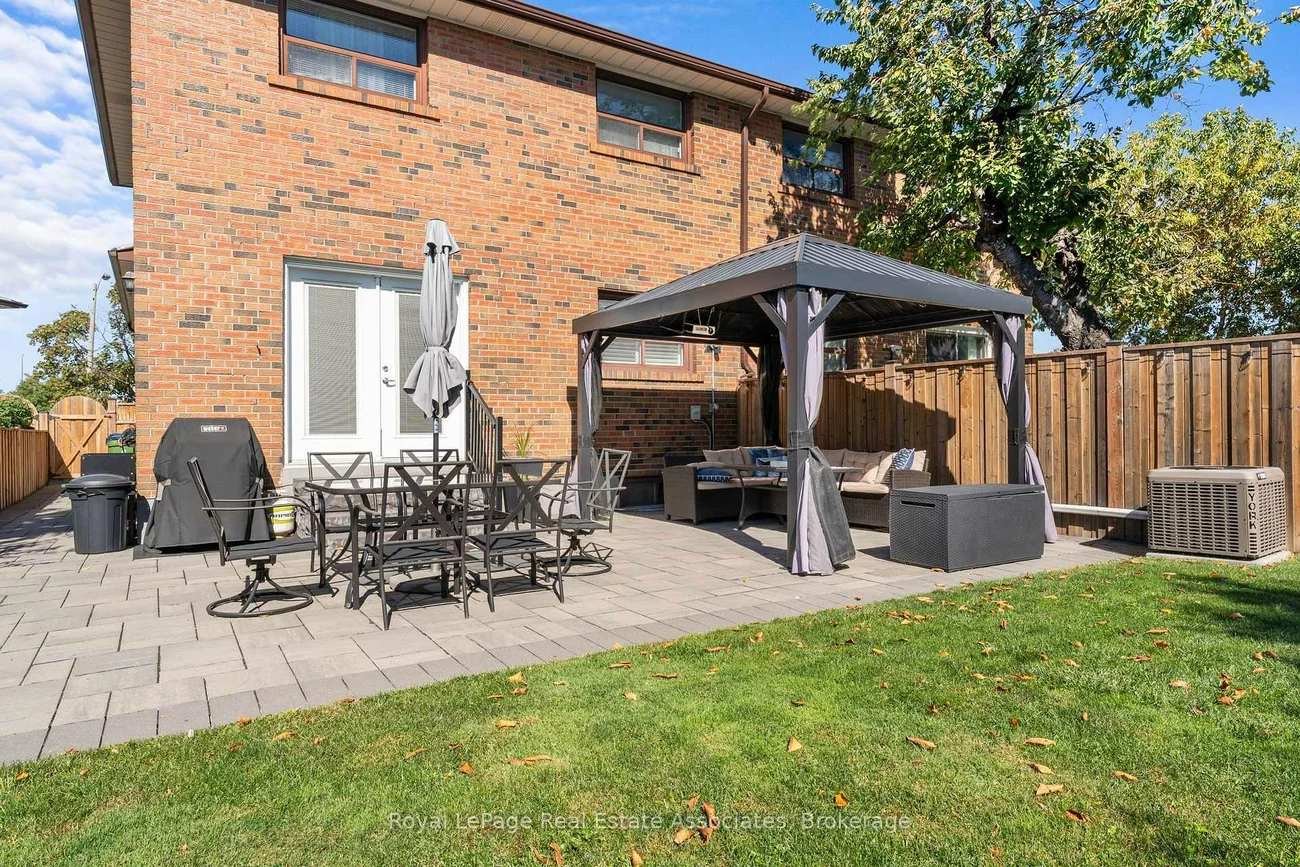 20, Honeywood, Glenfield-Jane Heights, Toronto