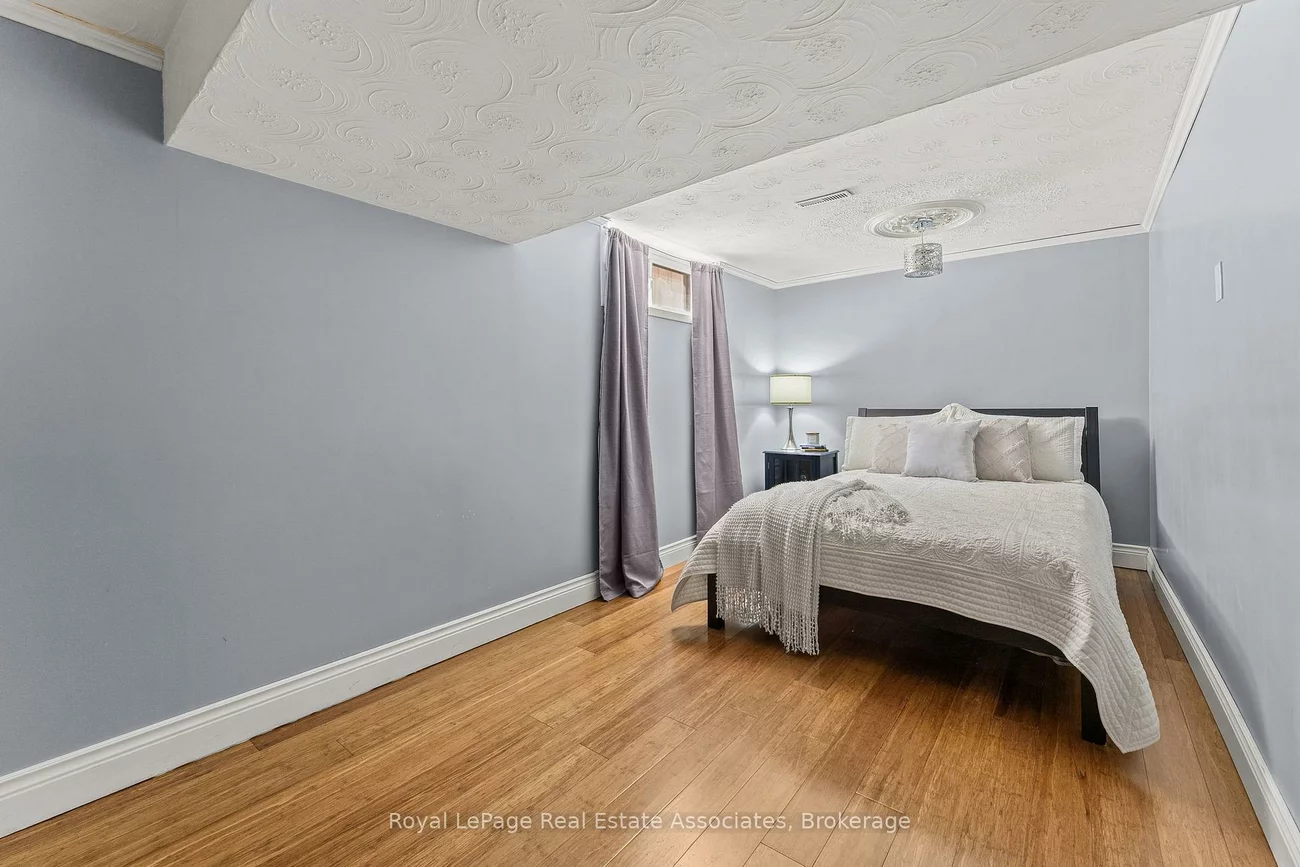 20, Honeywood, Glenfield-Jane Heights, Toronto