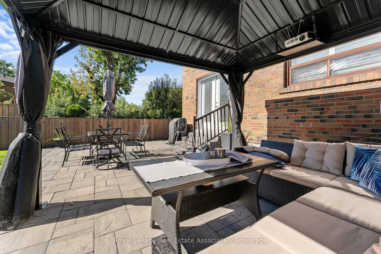 20, Honeywood, Glenfield-Jane Heights, Toronto