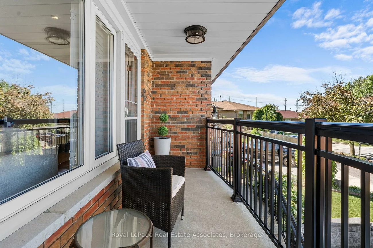 20, Honeywood, Glenfield-Jane Heights, Toronto