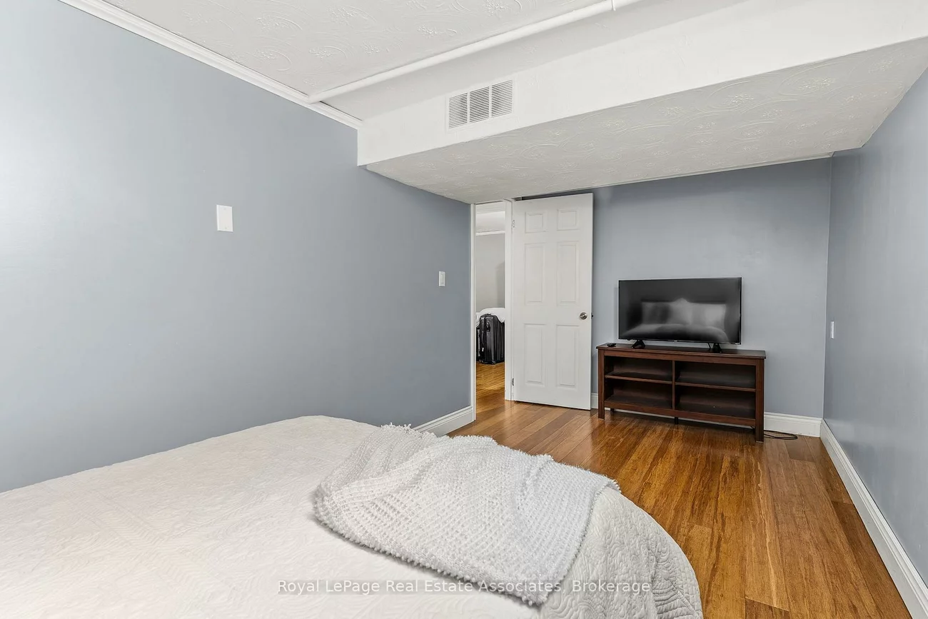 20, Honeywood, Glenfield-Jane Heights, Toronto