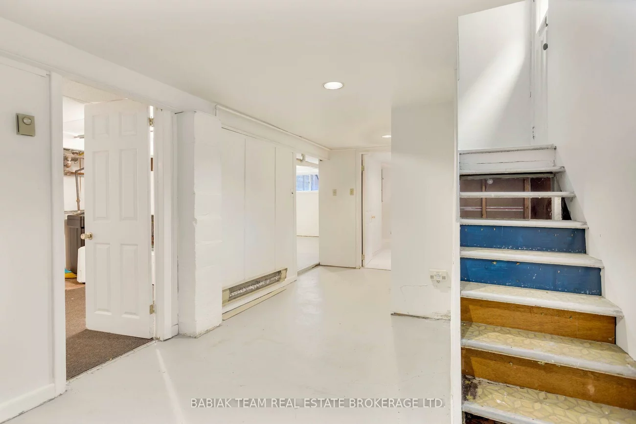 34, Elora, High Park North, Toronto