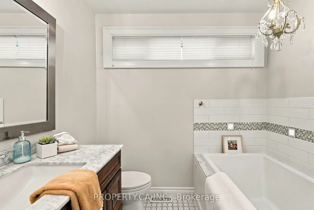 67, Rossburn, Etobicoke West Mall, Toronto