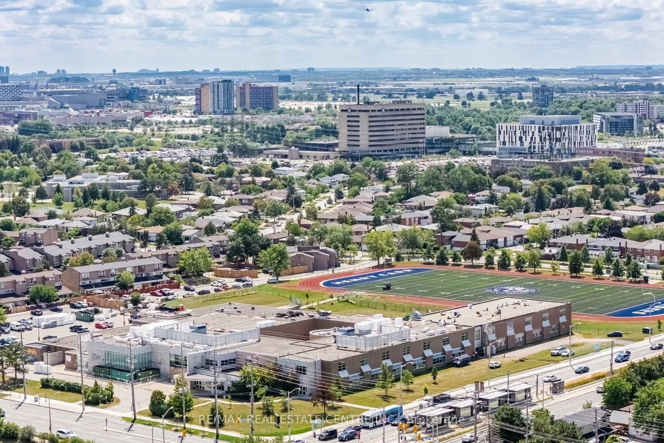 71, Sultan Pool, West Humber-Clairville, Toronto