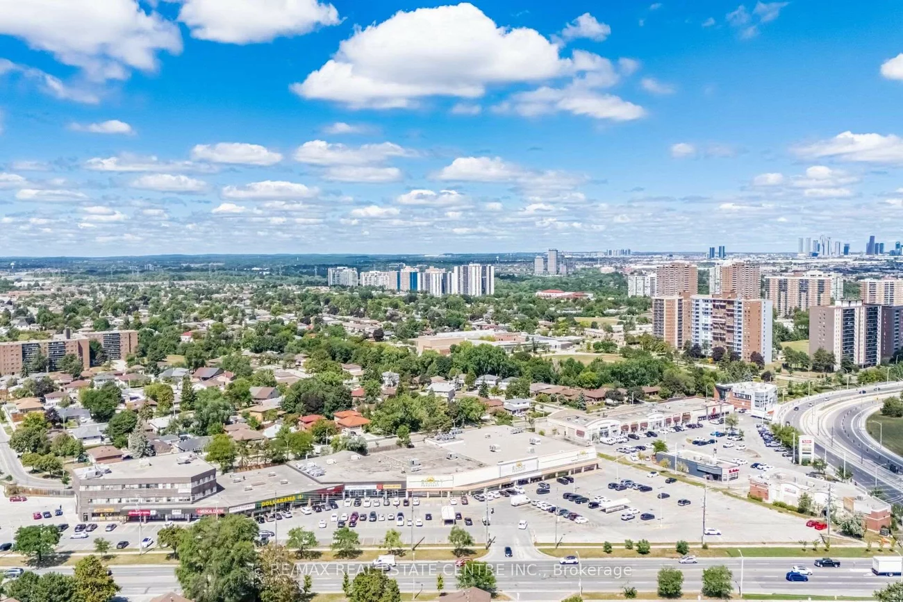 71, Sultan Pool, West Humber-Clairville, Toronto