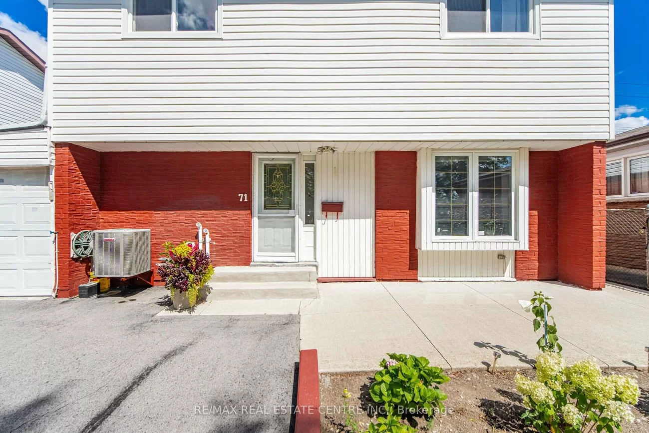 71, Sultan Pool, West Humber-Clairville, Toronto