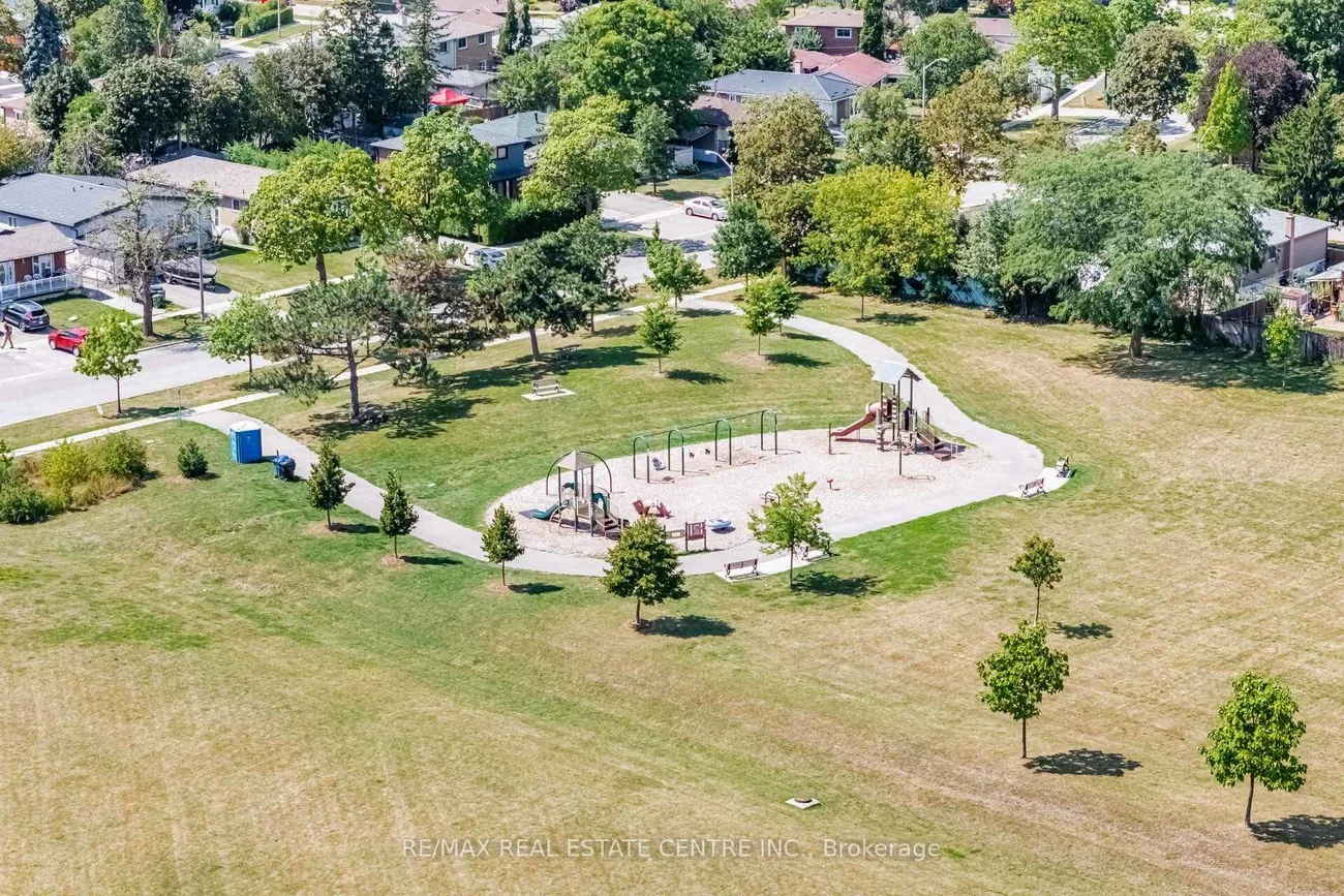 71, Sultan Pool, West Humber-Clairville, Toronto