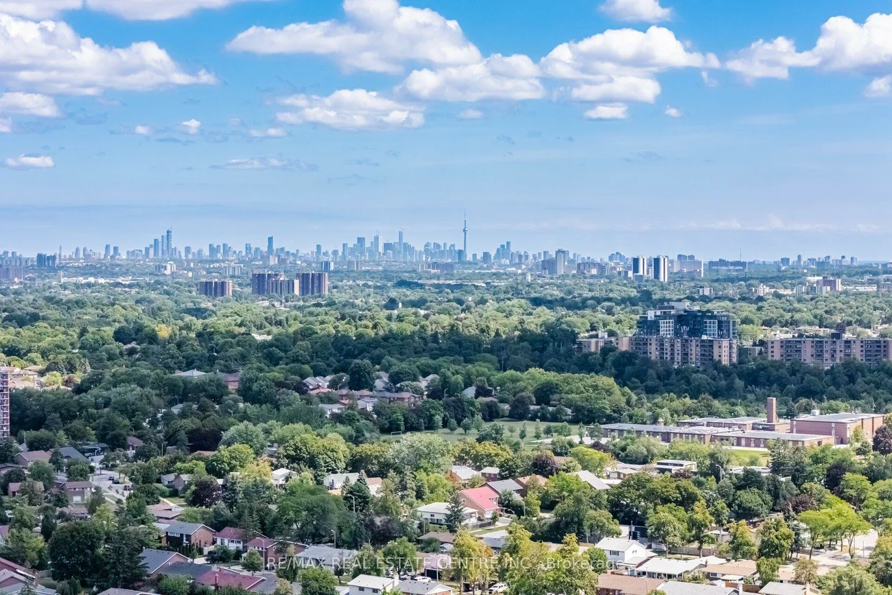 71, Sultan Pool, West Humber-Clairville, Toronto