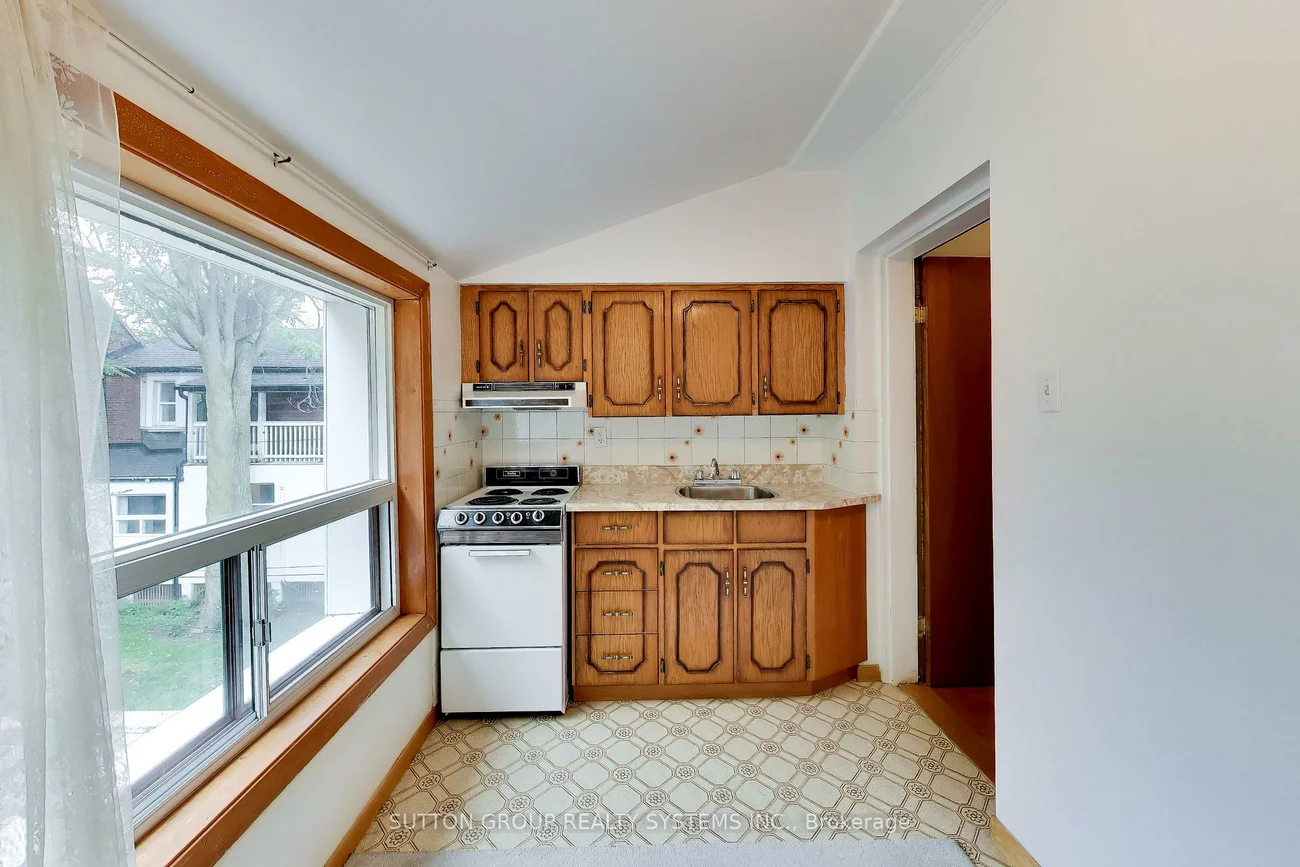 8, Alhambra, High Park-Swansea, Toronto