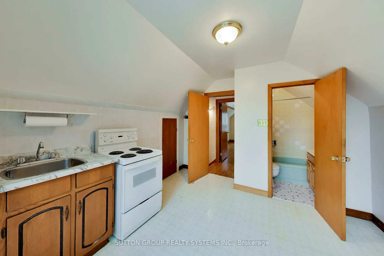 8, Alhambra, High Park-Swansea, Toronto
