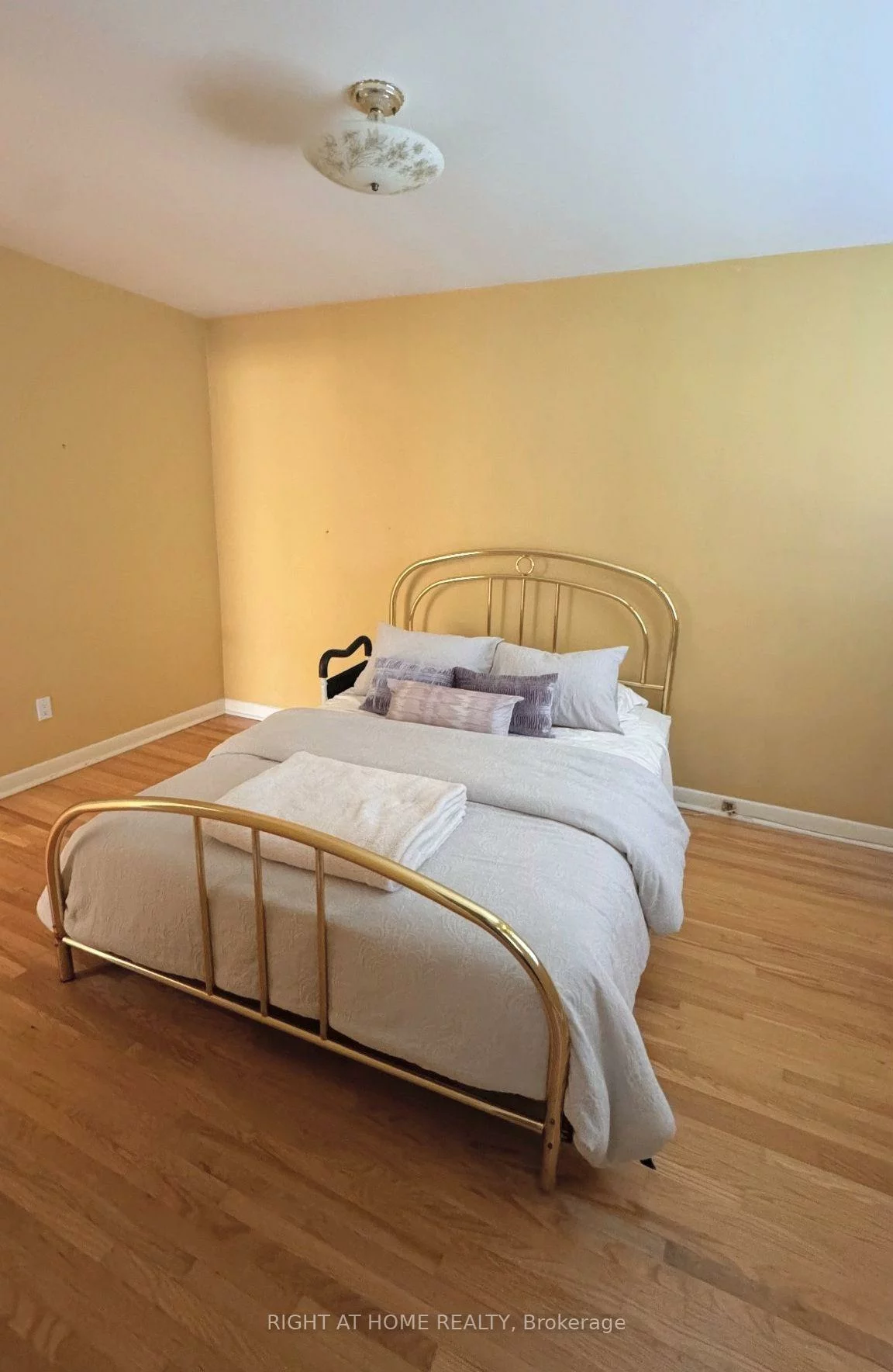 5, Renault, Humber Heights, Toronto