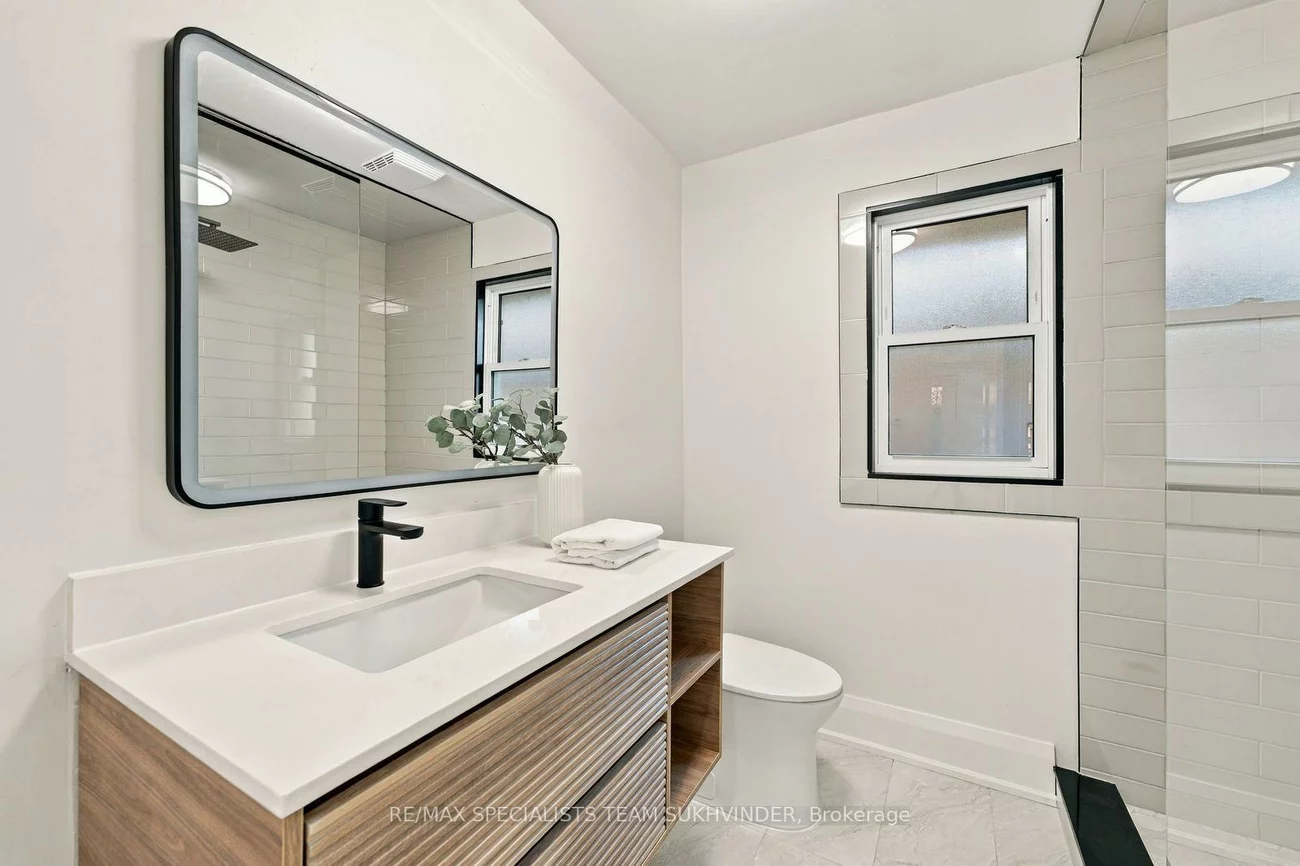 10, Dumbarton, Stonegate-Queensway, Toronto
