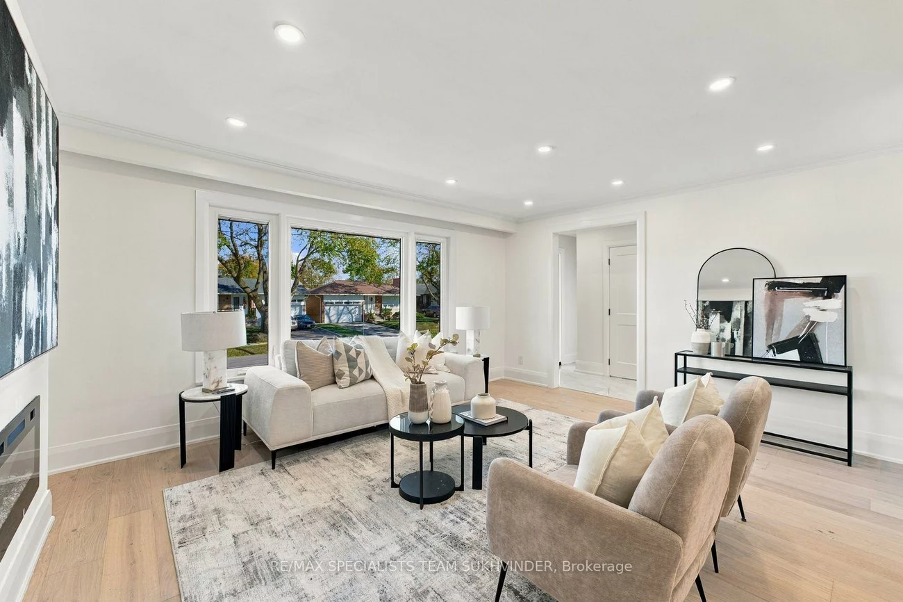 10, Dumbarton, Stonegate-Queensway, Toronto