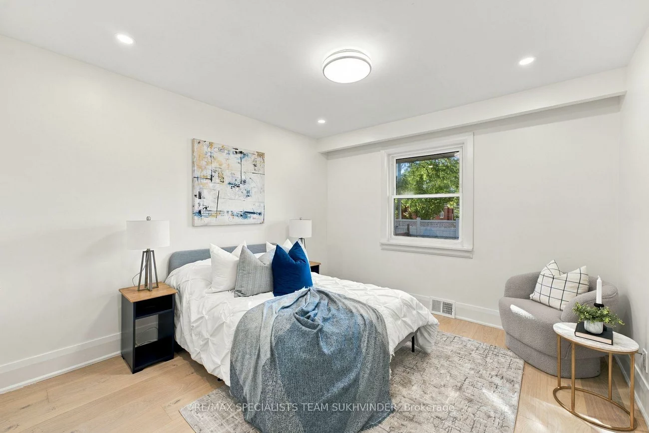 10, Dumbarton, Stonegate-Queensway, Toronto