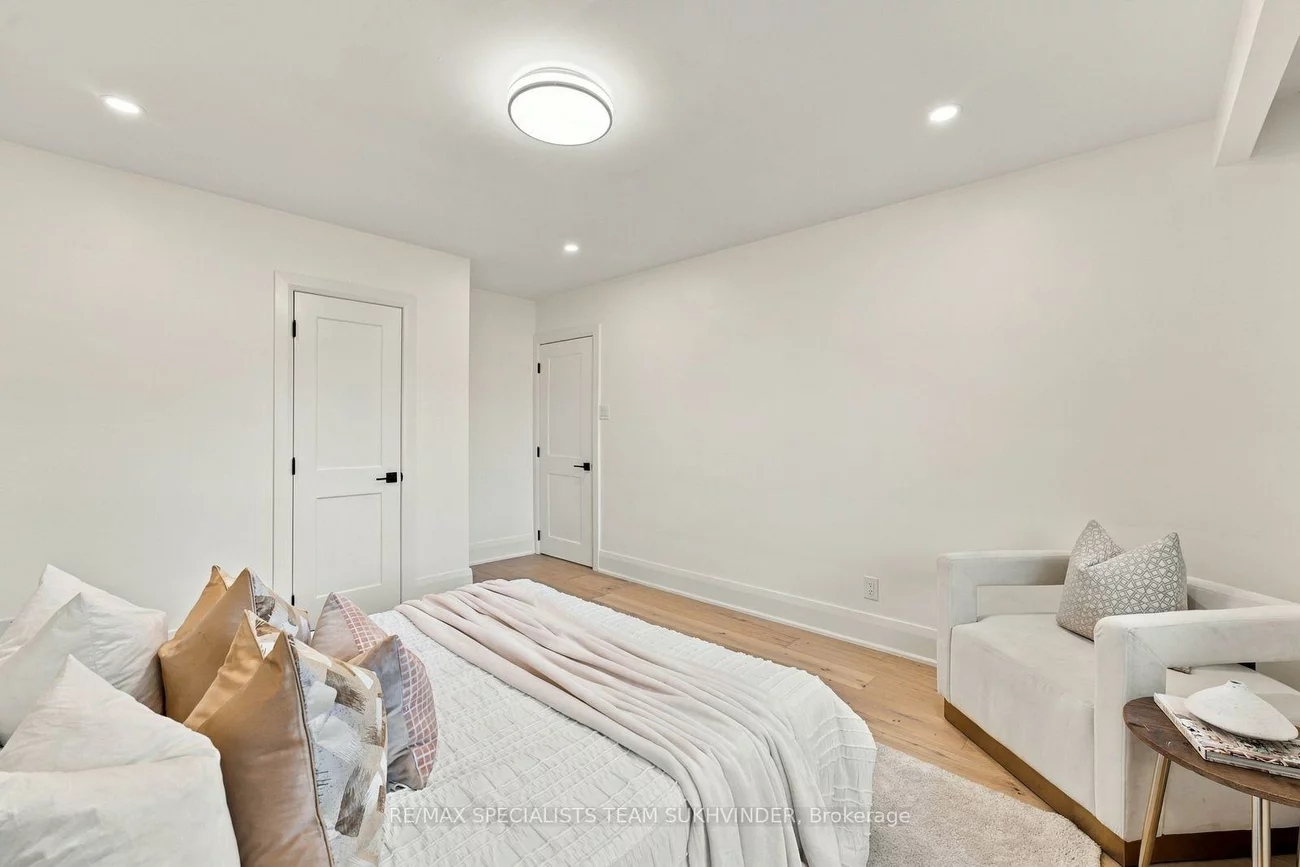 10, Dumbarton, Stonegate-Queensway, Toronto