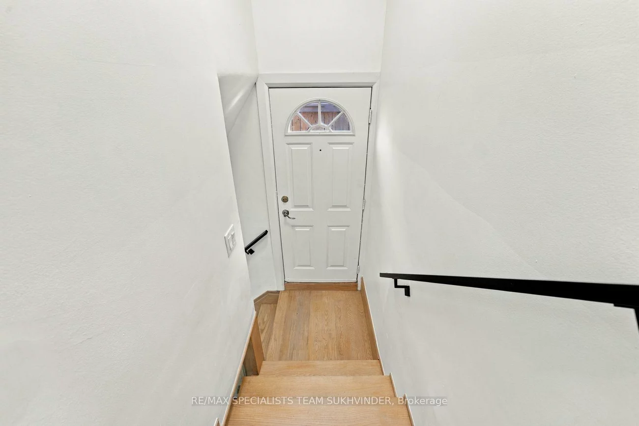 10, Dumbarton, Stonegate-Queensway, Toronto
