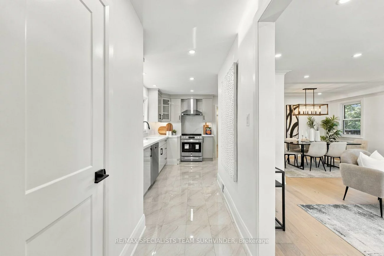 10, Dumbarton, Stonegate-Queensway, Toronto