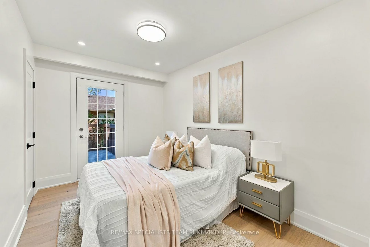 10, Dumbarton, Stonegate-Queensway, Toronto
