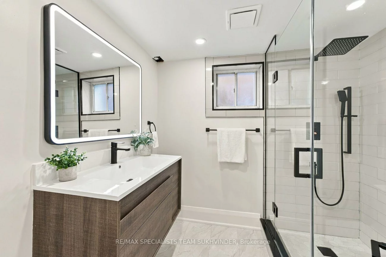 10, Dumbarton, Stonegate-Queensway, Toronto