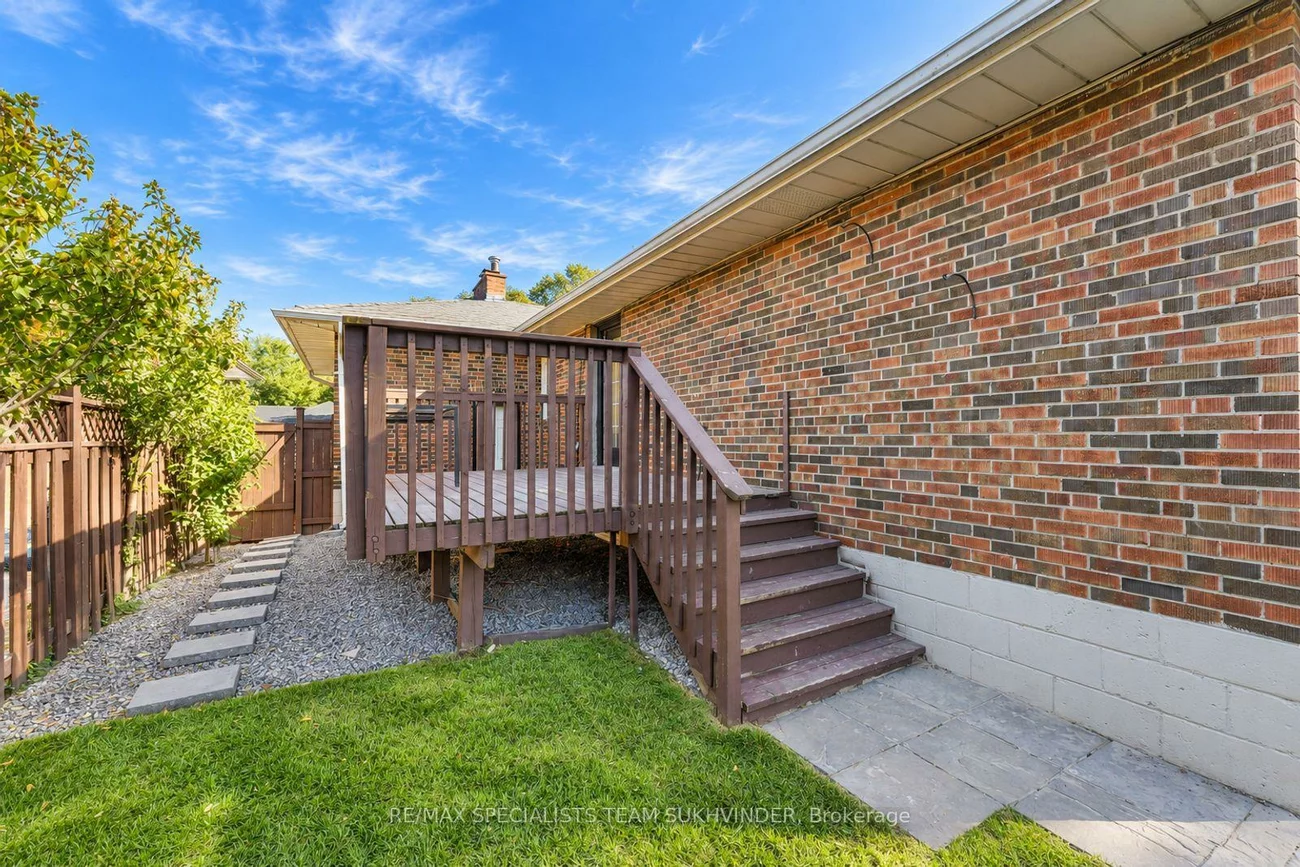 10, Dumbarton, Stonegate-Queensway, Toronto