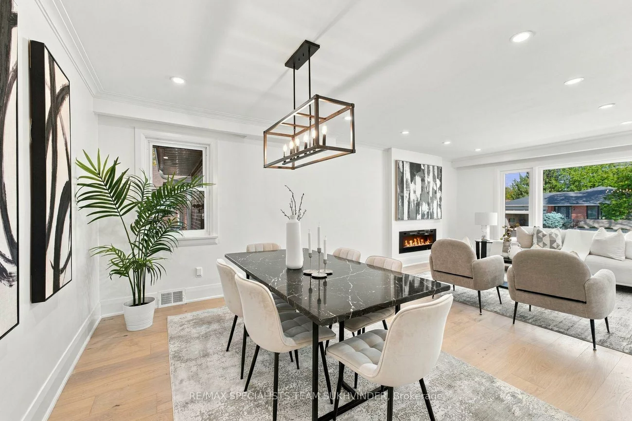 10, Dumbarton, Stonegate-Queensway, Toronto