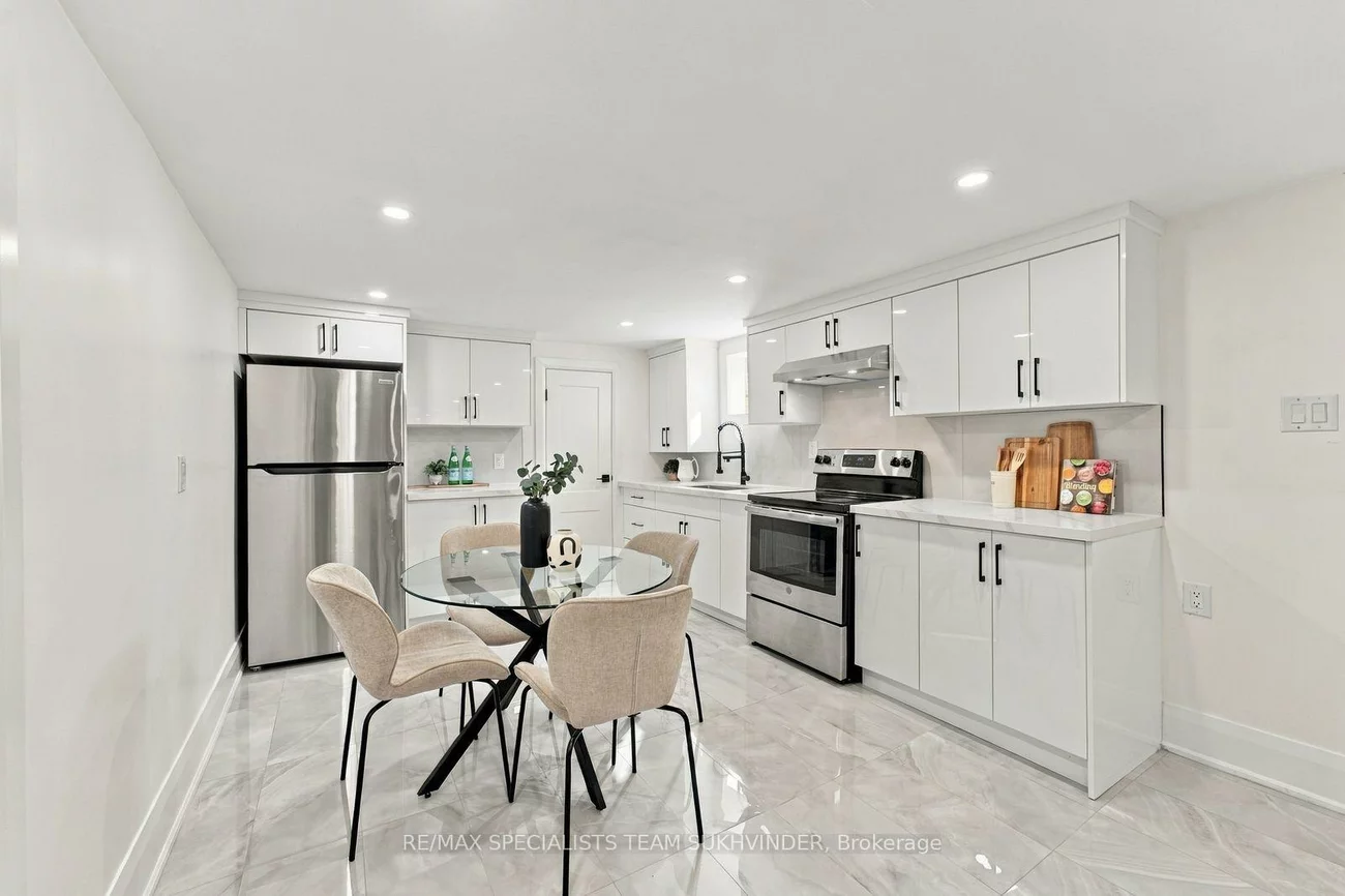 10, Dumbarton, Stonegate-Queensway, Toronto