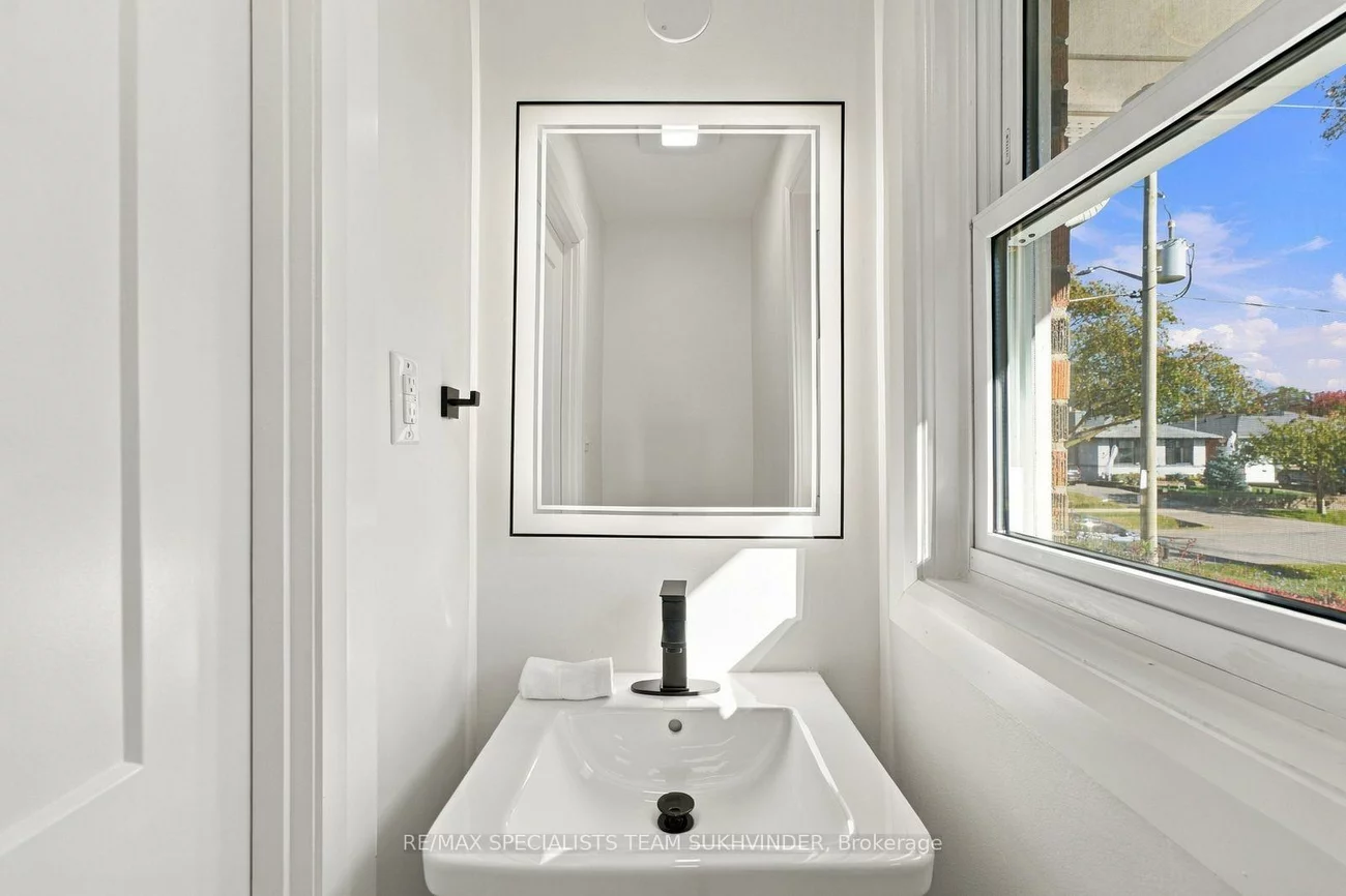 10, Dumbarton, Stonegate-Queensway, Toronto